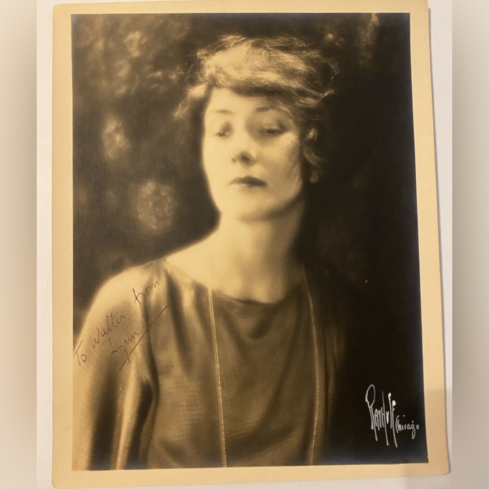 Lynn Fontaine Autographed Matte Photo Hollywood Broadway Actress